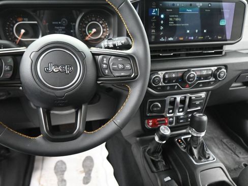 Used 2025 Jeep Wrangler Sport image 40