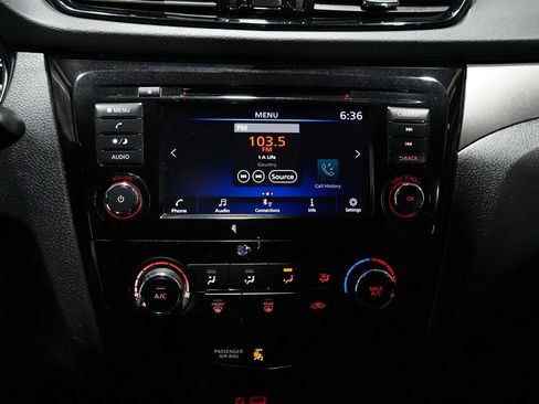 Used 2021 Nissan Rogue Sport S image 10