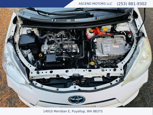 Used 2014 Toyota Prius C Four image 16