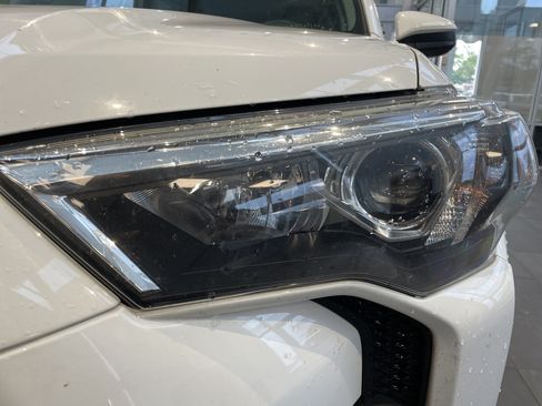 Used 2021 Toyota 4Runner SR5 AWD/4WD image 5