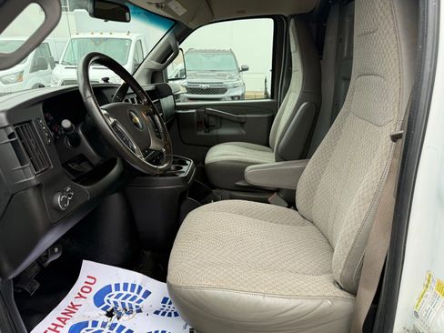 Used 2018 Chevrolet Express 3500 w/ Power Convenience Package RWD image 5