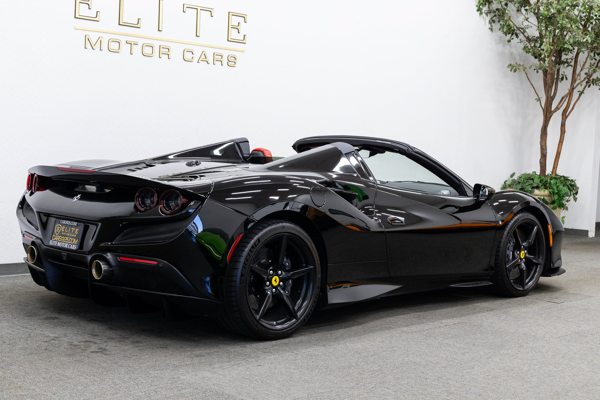 Used 2021 Ferrari F8 Tributo RWD image 10