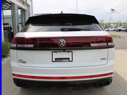 Used 2025 Volkswagen Atlas Cross Sport SEL R-Line AWD/4WD image 7