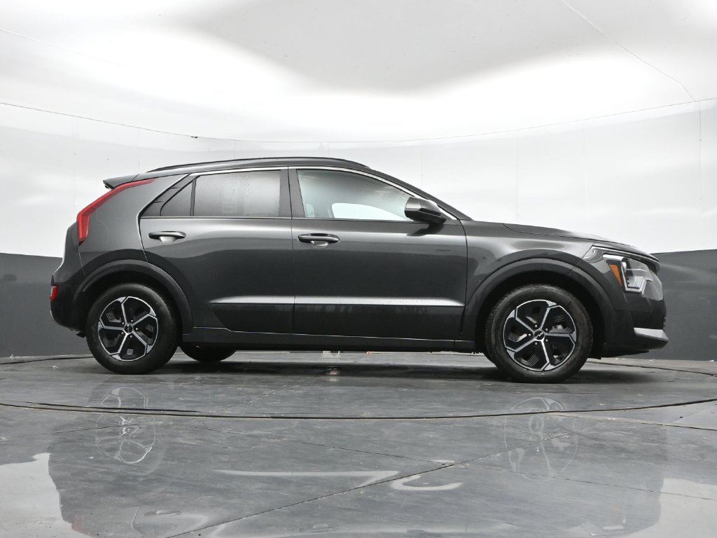 Used 2025 Kia Niro LX FWD image 42