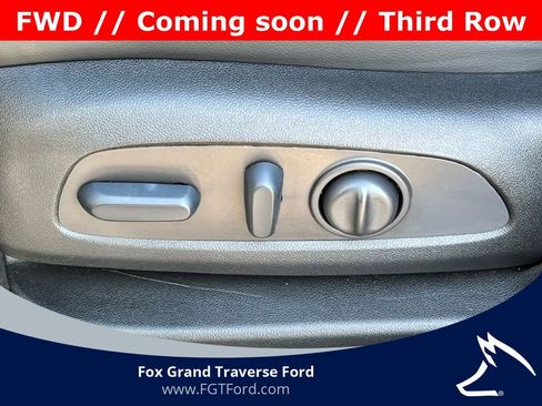 Used 2023 GMC Acadia SLT image 11