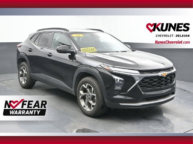 Used 2025 Chevrolet Trax LT FWD image 1