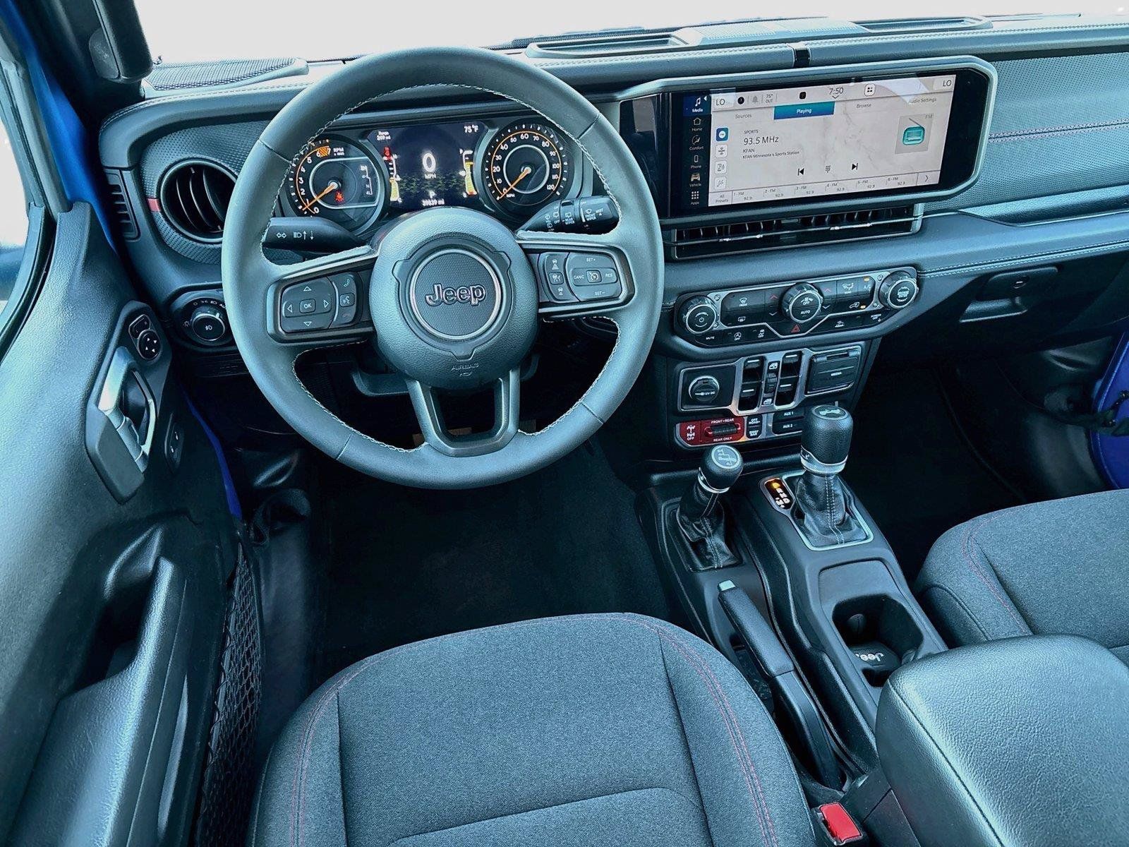 Certified 2025 Jeep Wrangler Unlimited Rubicon AWD/4WD image 2