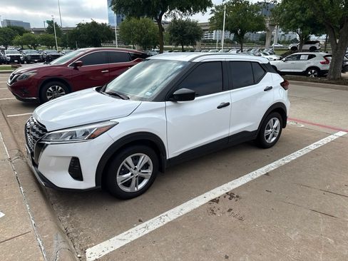 Used 2025 Nissan Kicks Play S FWD image 3