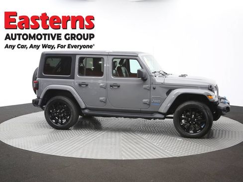 Used 2022 Jeep Wrangler Unlimited Sahara w/ Cold Weather Group AWD/4WD image 45