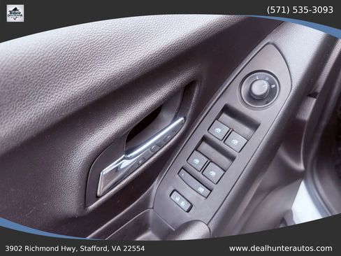 Used 2017 Chevrolet Trax LT w/ LT Convenience Package FWD image 23