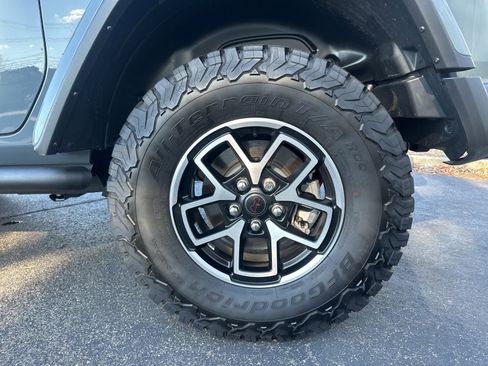 Used 2025 Jeep Wrangler Rubicon image 12