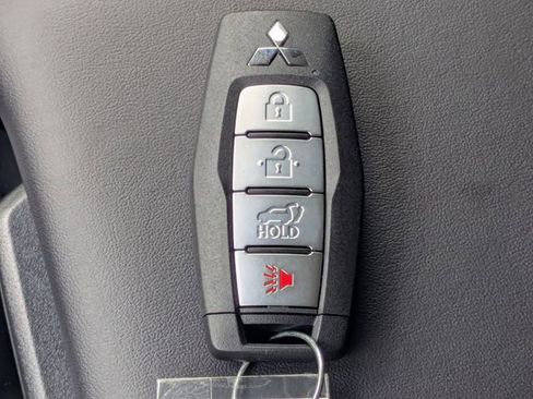 New 2026 Mitsubishi Outlander SE FWD image 31