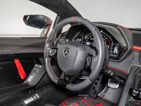 Used 2021 Lamborghini Aventador SVJ AWD/4WD image 32