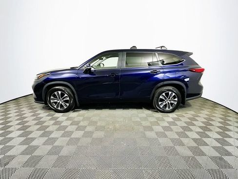 Used 2023 Toyota Highlander XLE FWD image 5