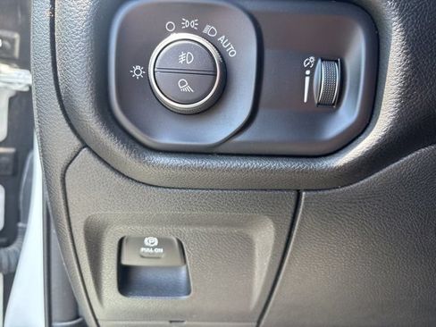 Used 2023 RAM 1500 Big Horn AWD/4WD image 32