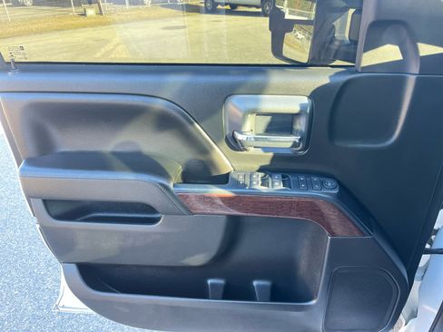 Used 2018 GMC Sierra 2500 SLE w/ SLE Preferred Package image 32