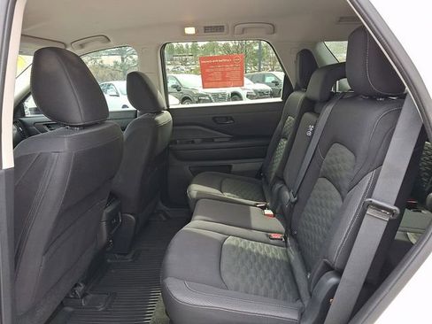 Certified 2023 Nissan Pathfinder SV w/ Black Appearance Package image 13