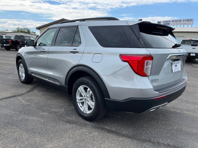Used 2023 Ford Explorer XLT w/ Equipment Group 202A AWD/4WD image 3