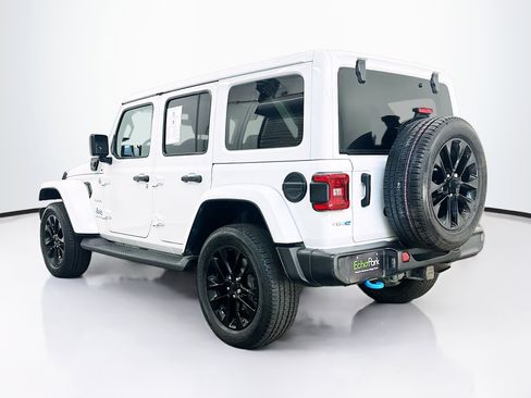 Used 2023 Jeep Wrangler Unlimited Sahara w/ Cold Weather Group AWD/4WD image 5