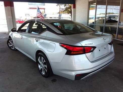 Used 2023 Nissan Altima 2.5 S image 4