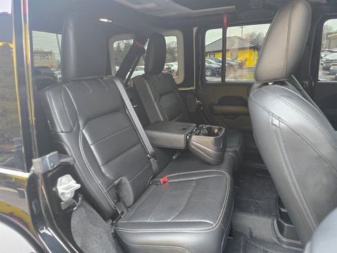 Used 2018 Jeep Wrangler Unlimited Sahara AWD/4WD image 18