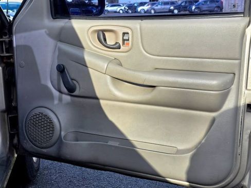 Used 2003 GMC Sonoma SL image 20