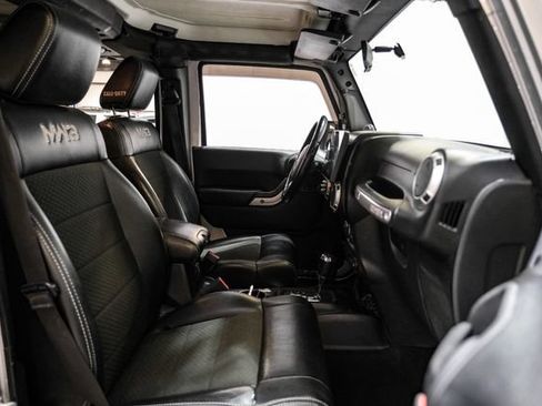 Used 2012 Jeep Wrangler Unlimited Rubicon AWD/4WD image 36