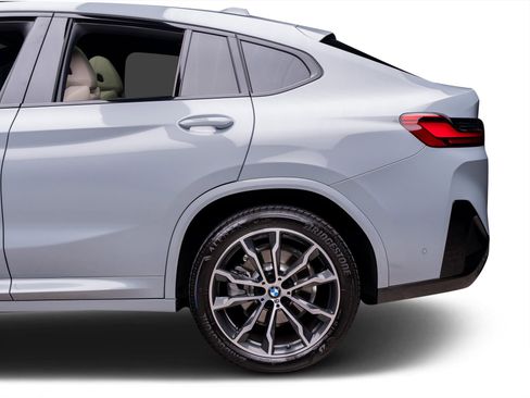Used 2024 BMW X4 xDrive30i w/ Premium Package image 28