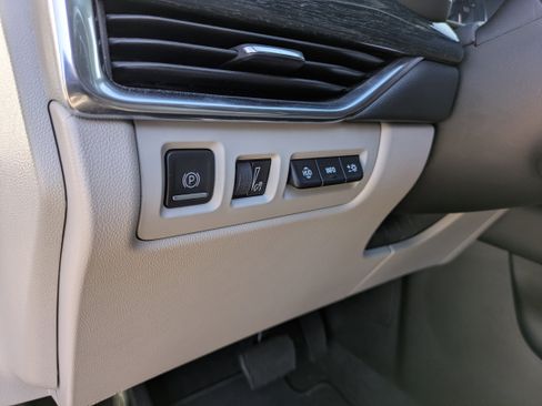 Used 2021 Cadillac XT4 Premium Luxury image 21