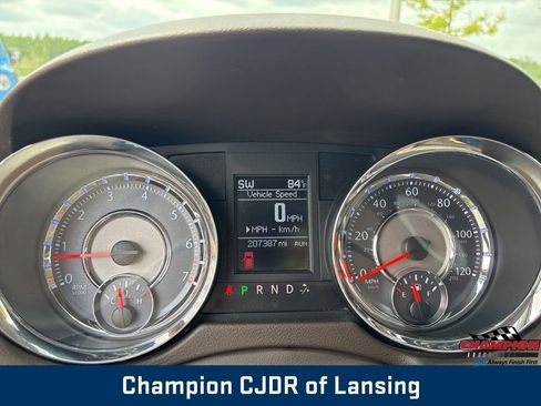 Used 2012 Chrysler Town & Country Touring w/ Entertainment Group #1 FWD image 19