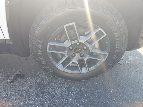 New 2026 GMC Terrain AT4 w/ LPO, Floor Liner Package image 76