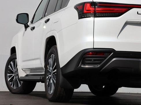 New 2026 Lexus LX 600 4WD w/ Premium Package image 8