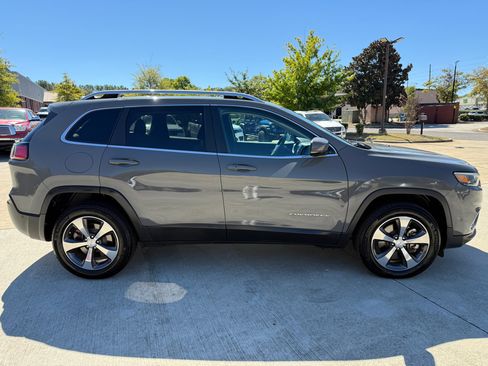 Used 2019 Jeep Cherokee Limited w/ Luxury Group image 6