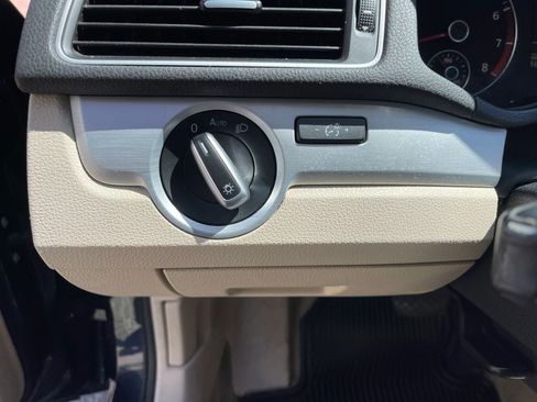 Used 2012 Volkswagen Passat 2.5 SE FWD image 16