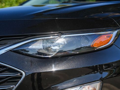 Used 2023 Chevrolet Malibu LS FWD image 2