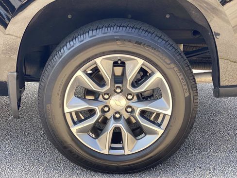 Used 2021 Chevrolet Silverado 1500 LT AWD/4WD image 14