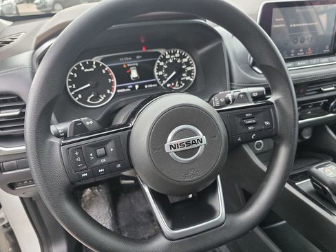 Used 2021 Nissan Rogue S image 9