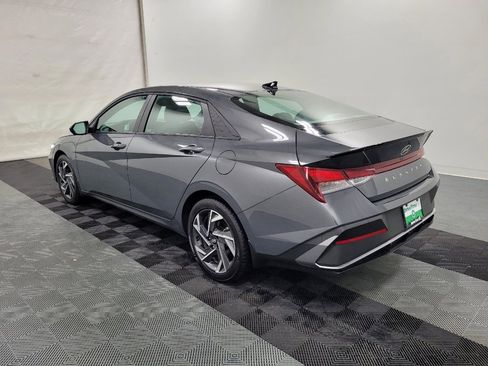 Used 2025 Hyundai Elantra Sport FWD image 3