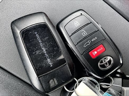 Certified 2024 Toyota Highlander XSE image 15