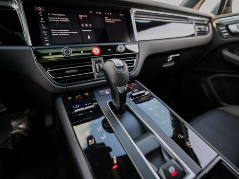 Certified 2026 Porsche Macan Turbo AWD/4WD image 20