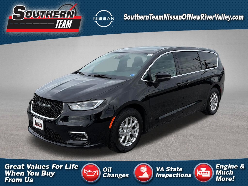 Used 2025 Chrysler Pacifica Select FWD 360° Tour