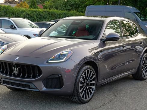 Used 2025 Maserati Grecale Modena AWD/4WD image 3