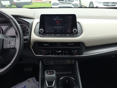Used 2025 Nissan Rogue SV FWD image 25