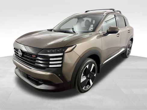 Used 2025 Nissan Kicks SR image 4