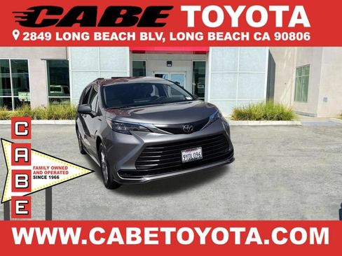 Used 2026 Toyota Sienna LE AWD/4WD image 1