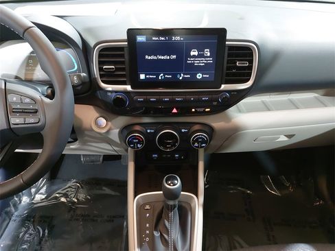 New 2026 Hyundai Venue SEL image 19