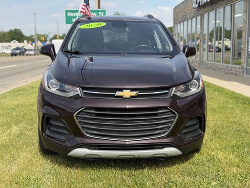 Used 2020 Chevrolet Trax LT w/ LT Convenience Package FWD image 3