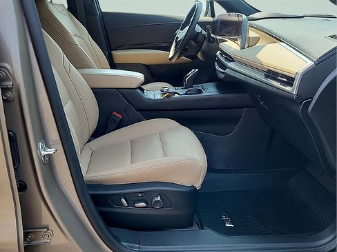 Certified 2025 Cadillac XT4 Premium Luxury w/ Technology Package AWD/4WD image 10
