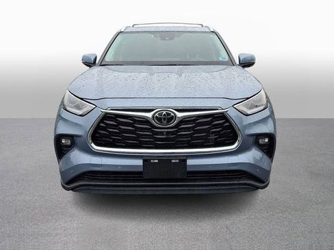 Used 2023 Toyota Highlander Limited AWD/4WD image 2