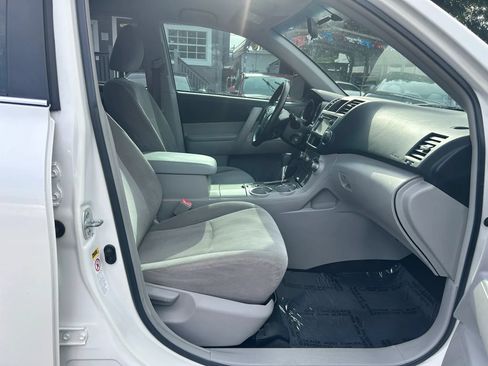 Used 2013 Toyota Highlander FWD image 11